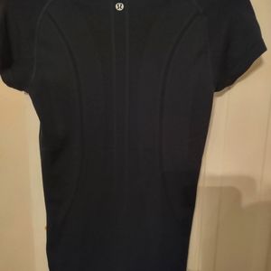 Lulu navy top size 4